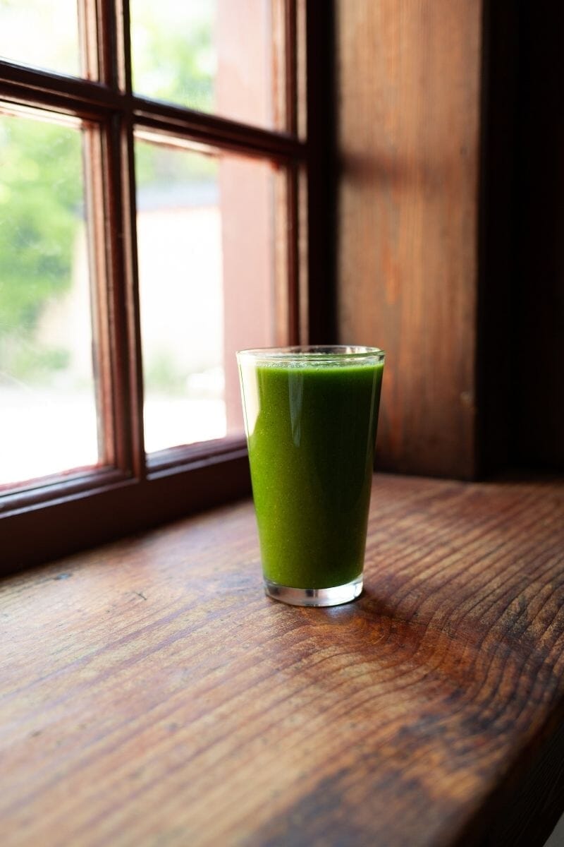vivid-green-matcha-smoothie