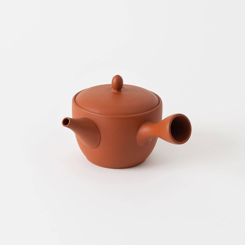 A brown ceramic side-handle kyusu teapot by Chato Co., Ltd., handcrafted from red shudei clay with a round lid, is shown on a plain white background. Made in Tokoname, Japan.